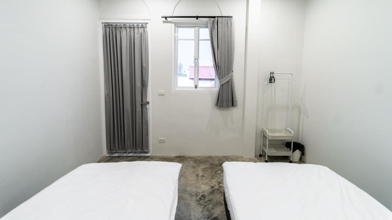 Pier 808 Hostel Bangkok Bagian luar foto