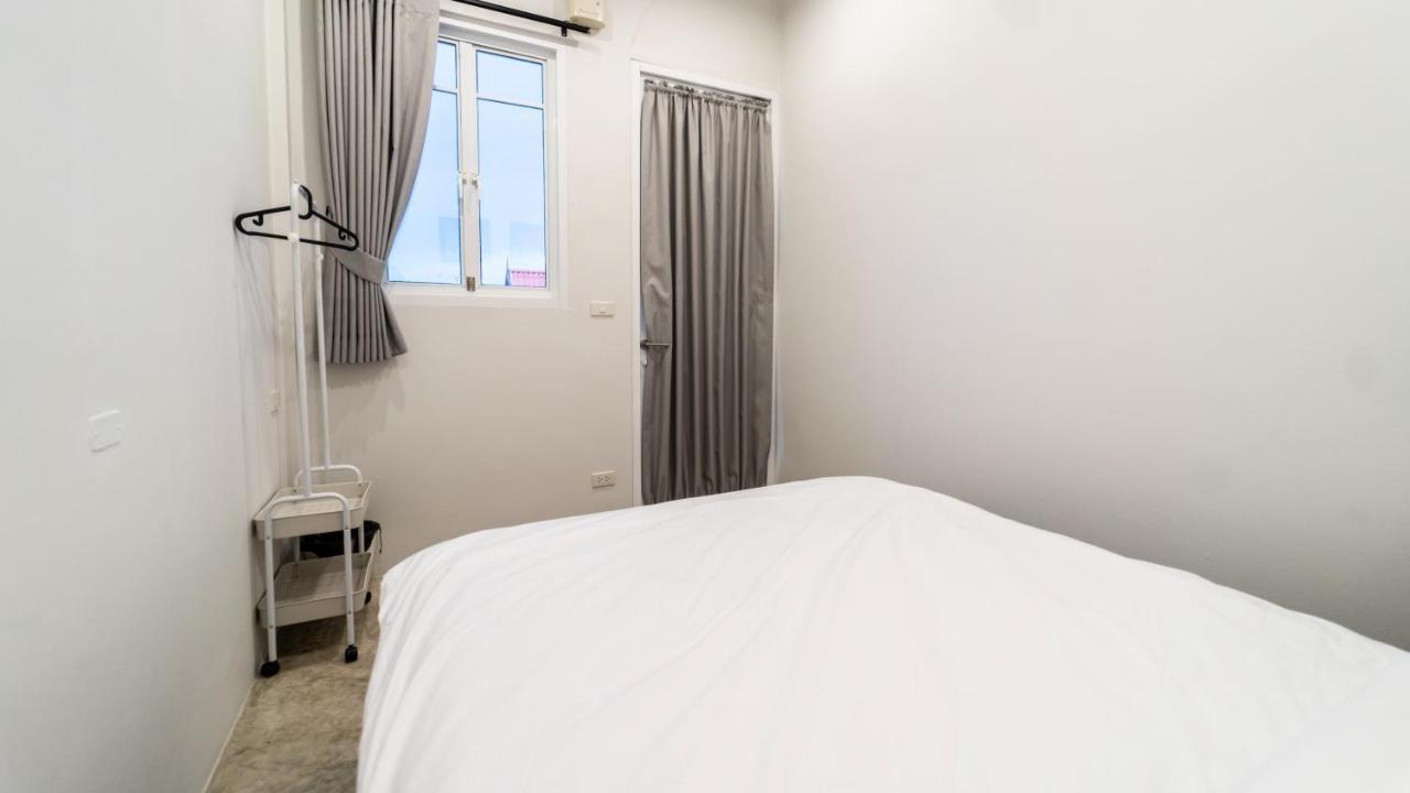 Pier 808 Hostel Bangkok Bagian luar foto