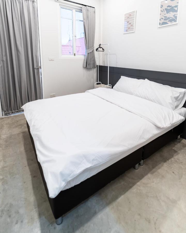 Pier 808 Hostel Bangkok Bagian luar foto