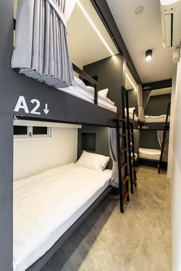 Pier 808 Hostel Bangkok Bagian luar foto