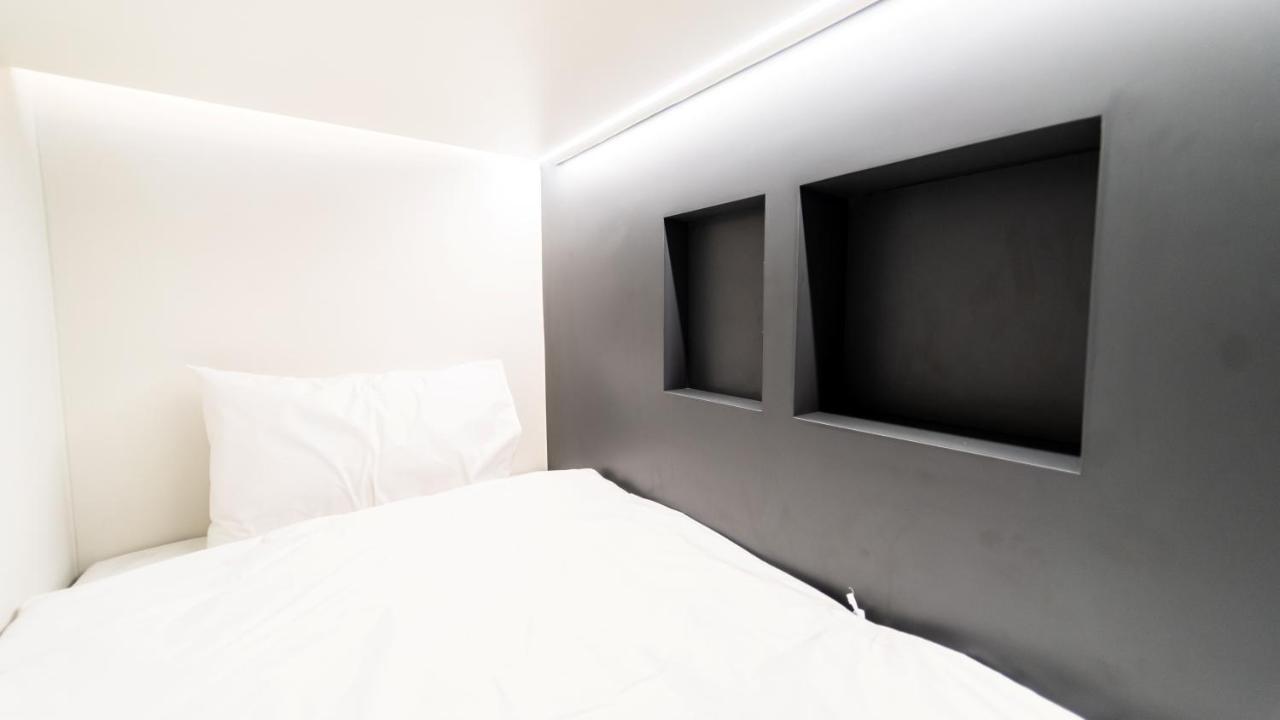 Pier 808 Hostel Bangkok Bagian luar foto