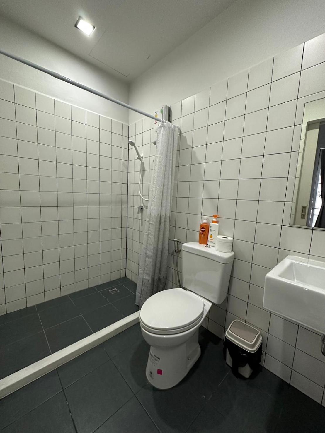 Pier 808 Hostel Bangkok Bagian luar foto